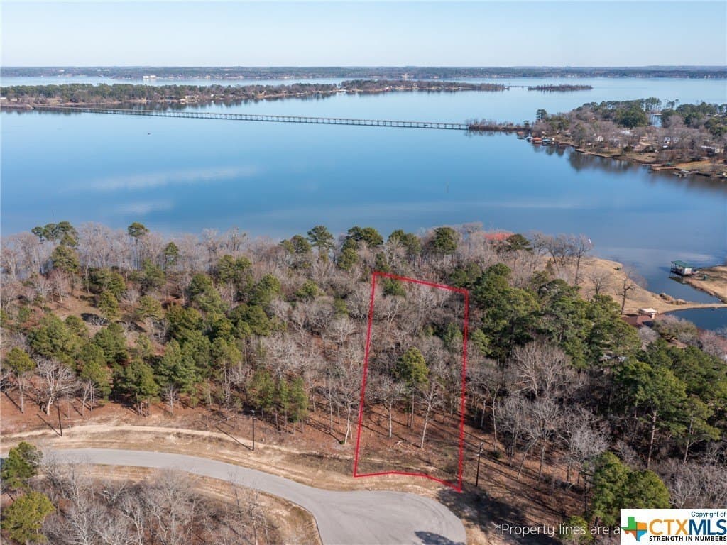 0.96 acres in Henderson County - photo 3
