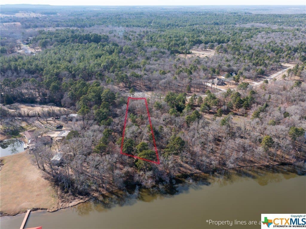 0.96 acres in Henderson County - photo 5