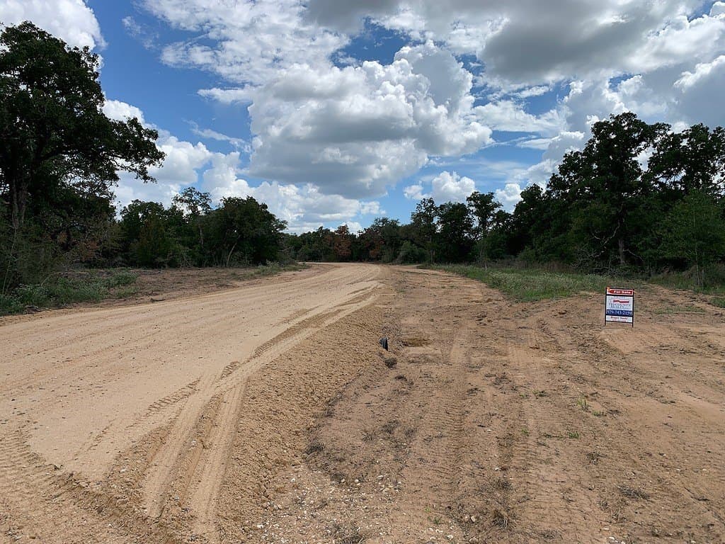 11 acres in Lavaca County gallery image 4