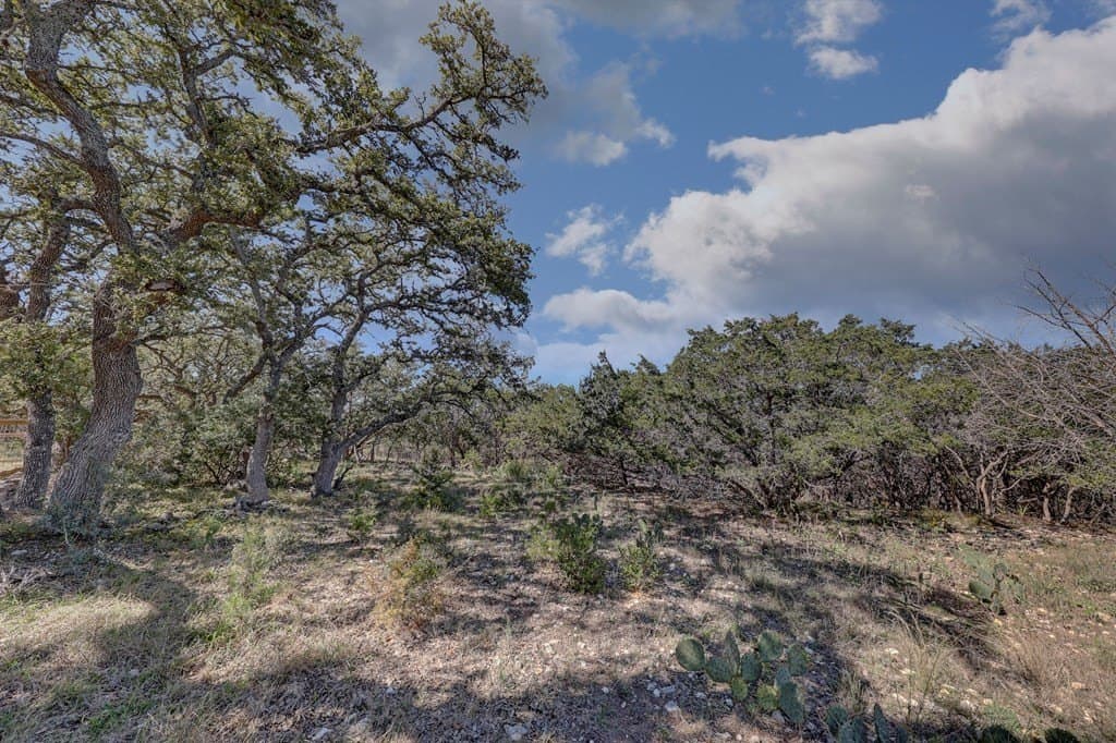 0.9 acres in Kerr County - photo 4