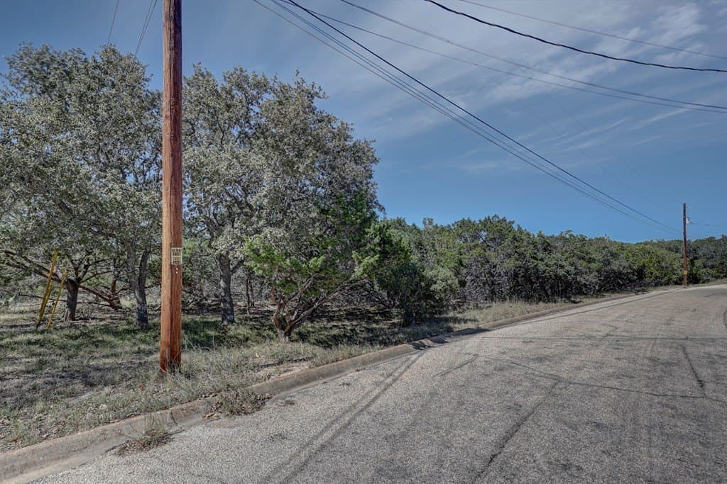0.9 acres in Kerr County - photo 2