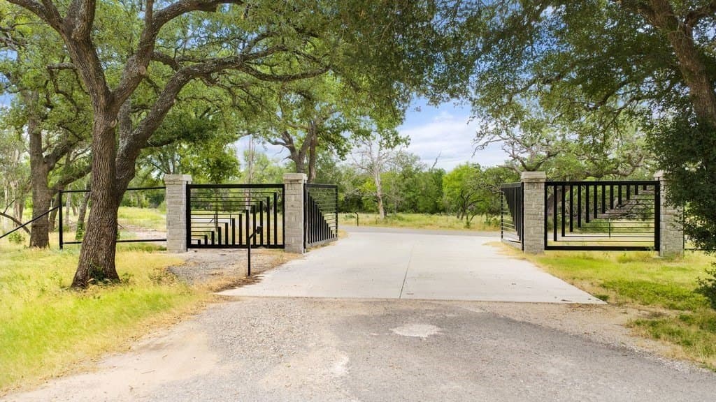 12 acres in Blanco County gallery image 3