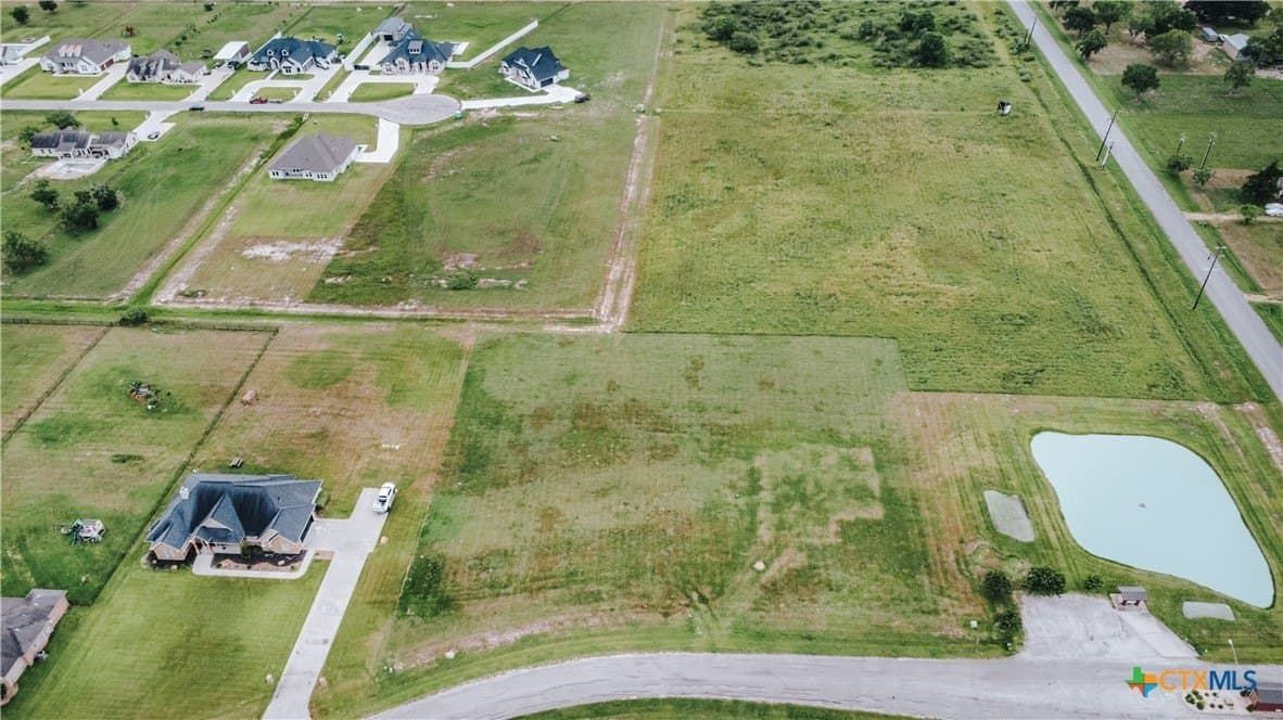 1.33 acres in Victoria County - photo 2