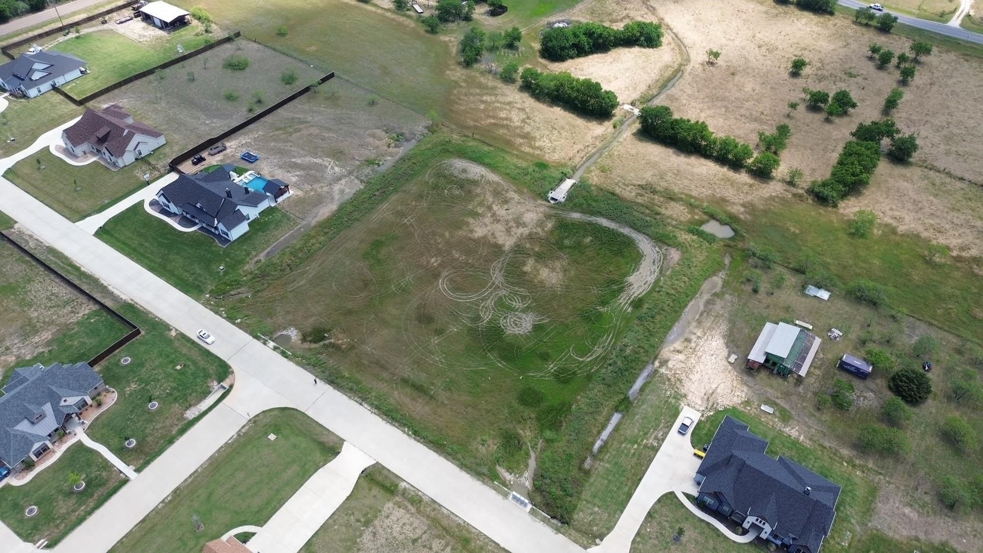 2.21 acres in Ellis County