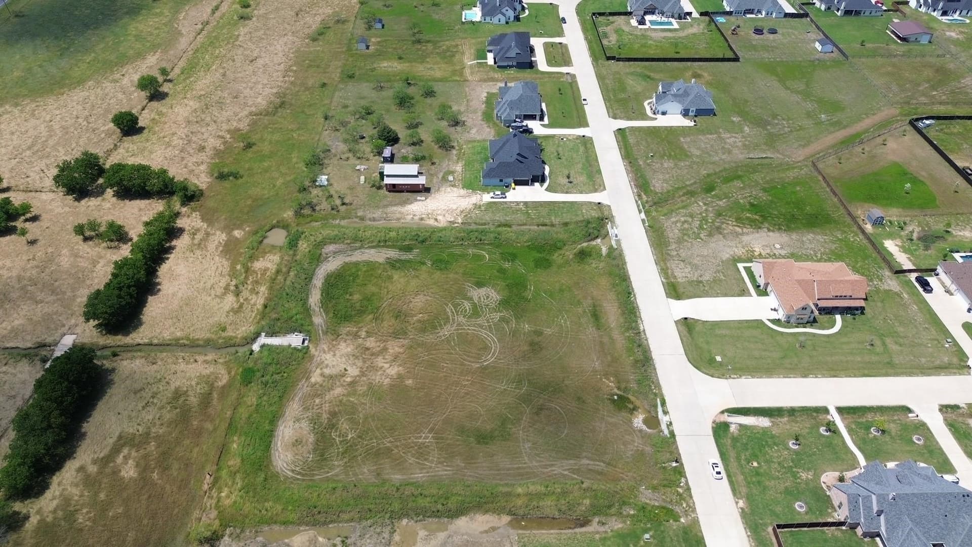 2.21 acres in Ellis County gallery image 4