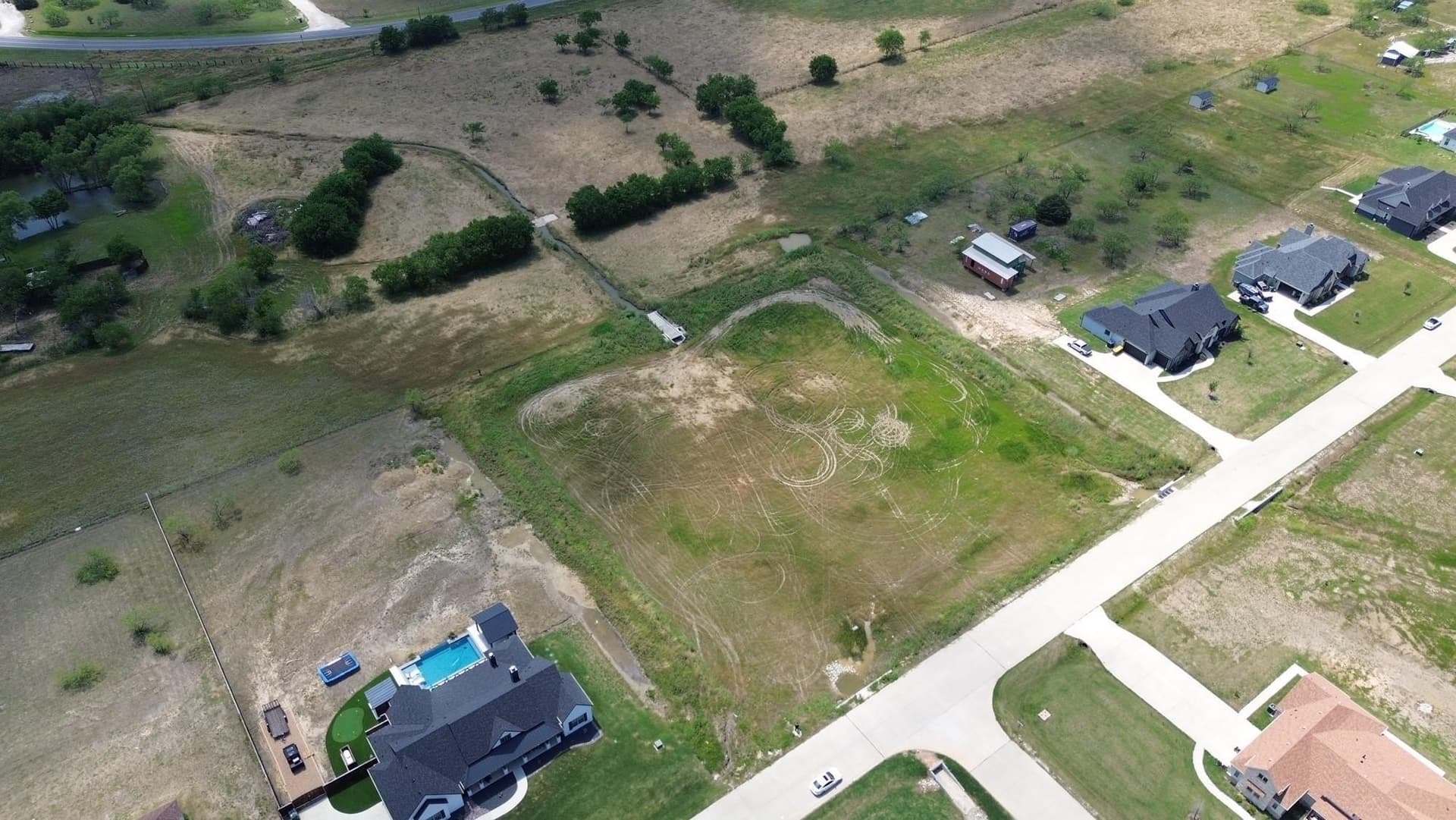 2.21 acres in Ellis County gallery image 3