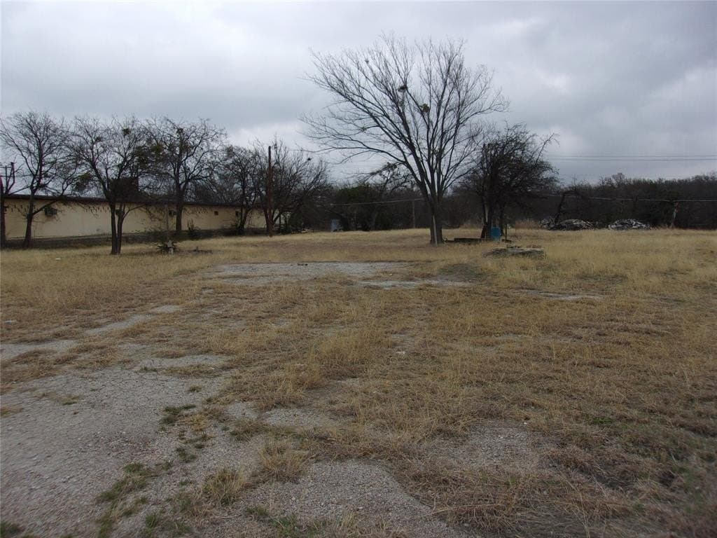 1.65 acres in Tarrant County gallery image 3