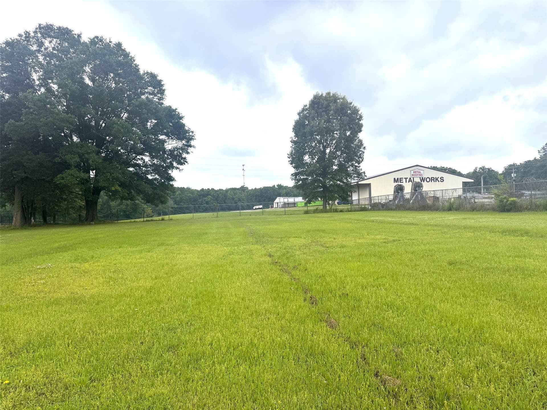 1.11 acres in Titus County gallery image 4