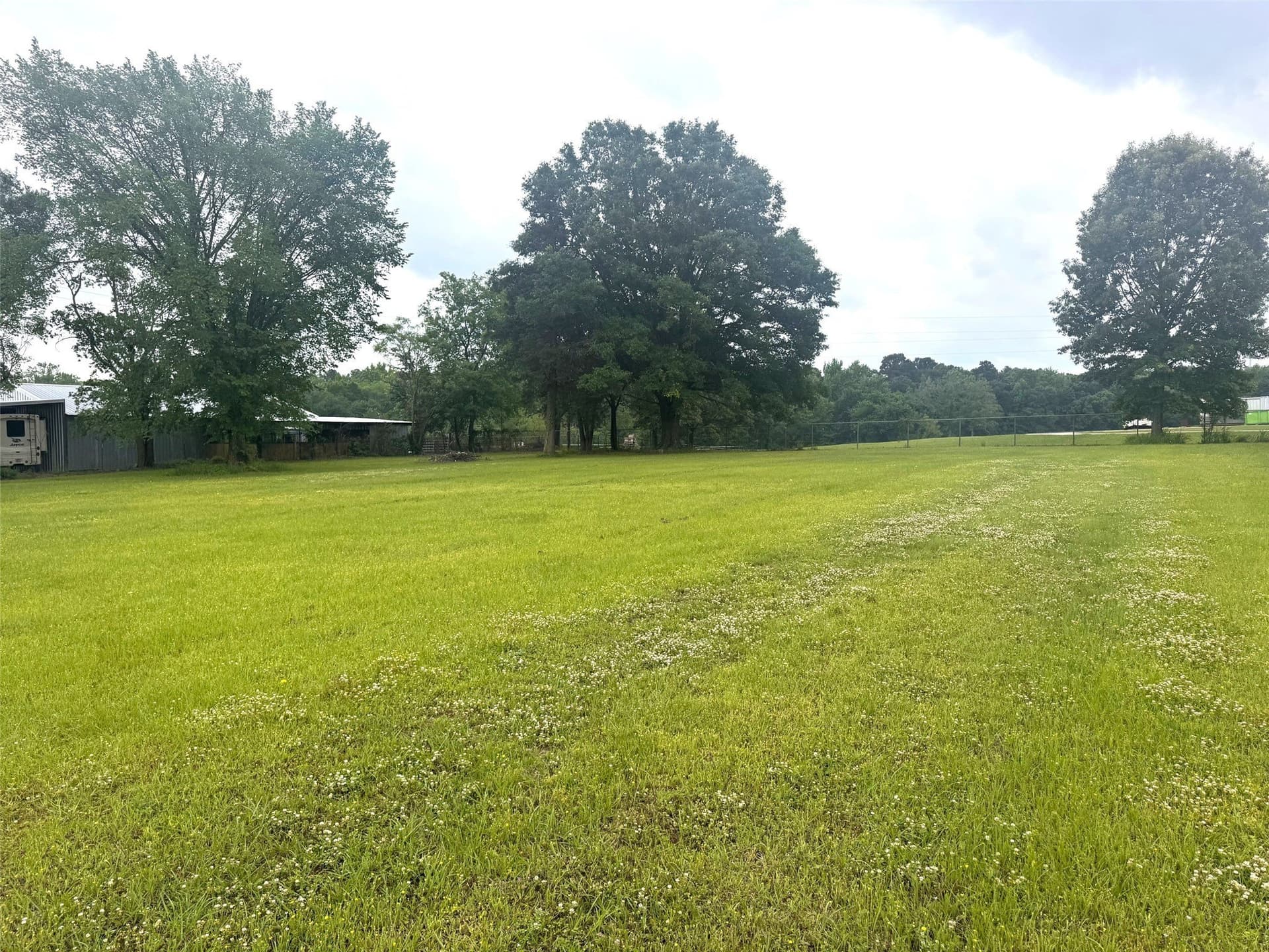 1.11 acres in Titus County gallery image 3