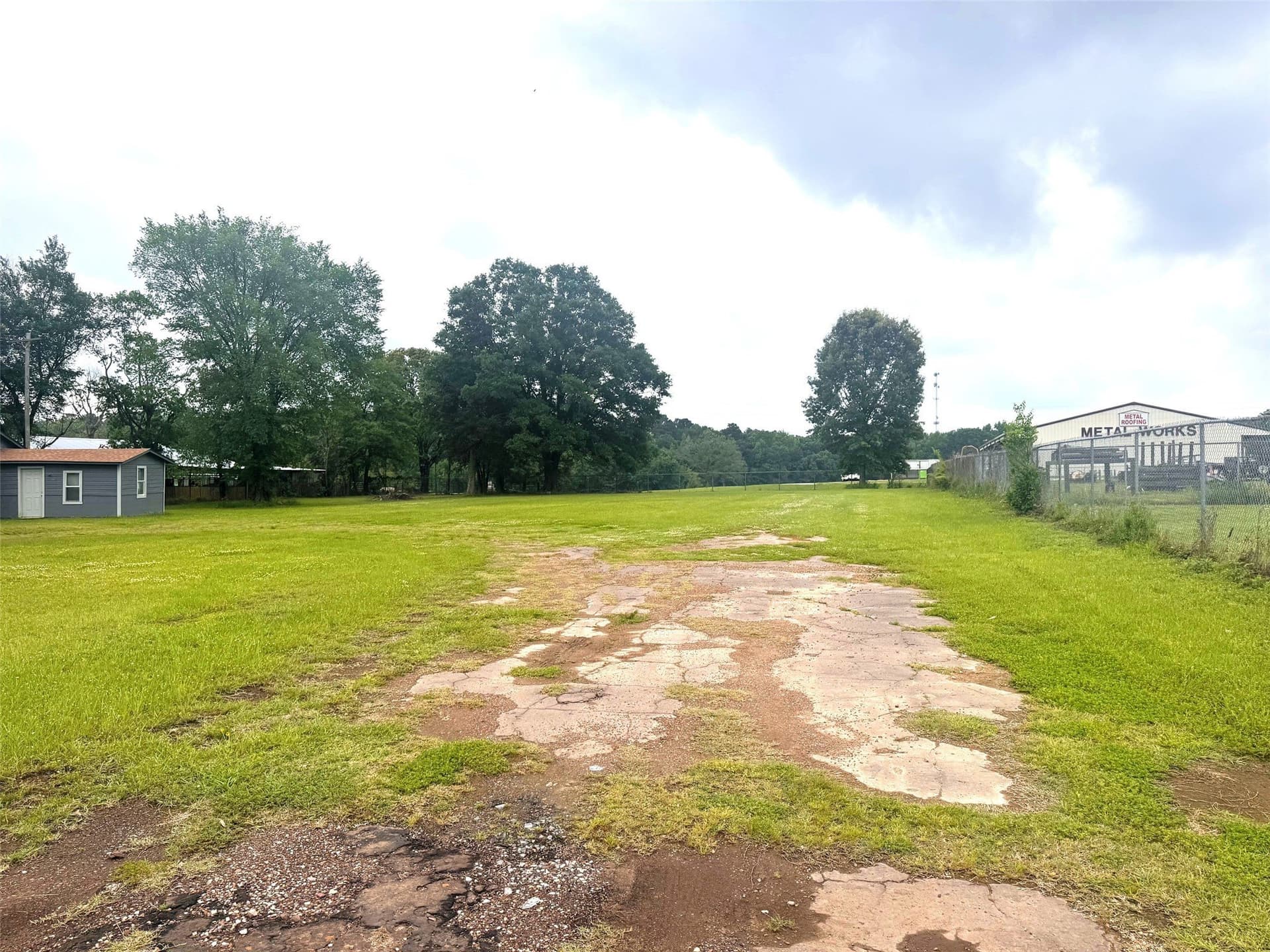 1.11 acres in Titus County gallery image 2