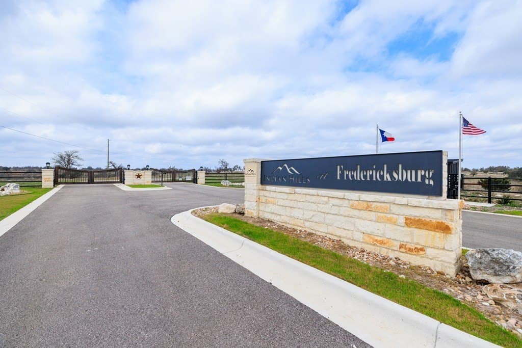 5.75 acres in Gillespie County gallery image 2