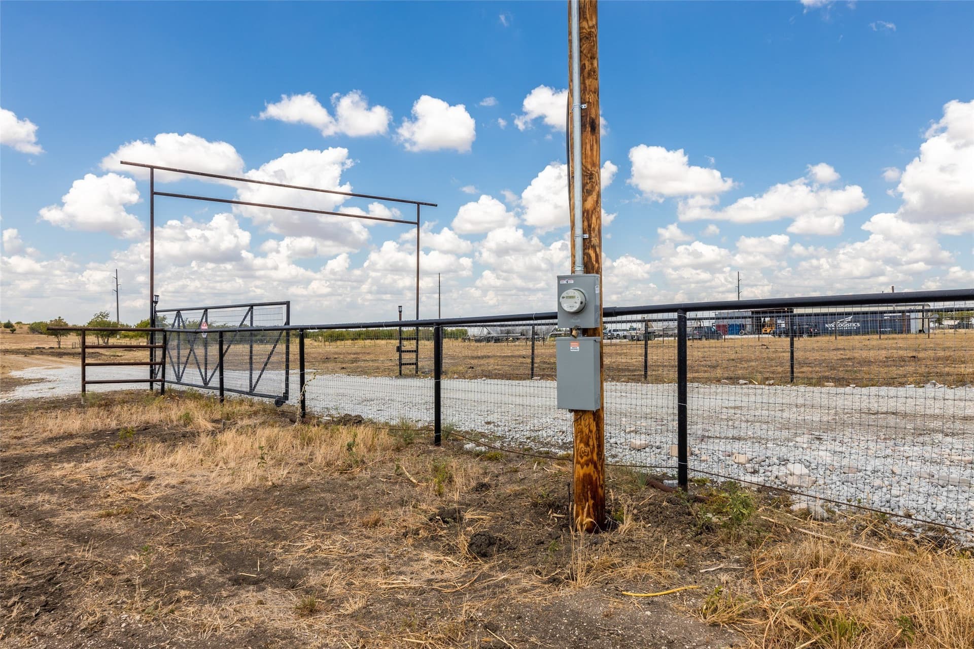 10 acres in Hill County - photo 2