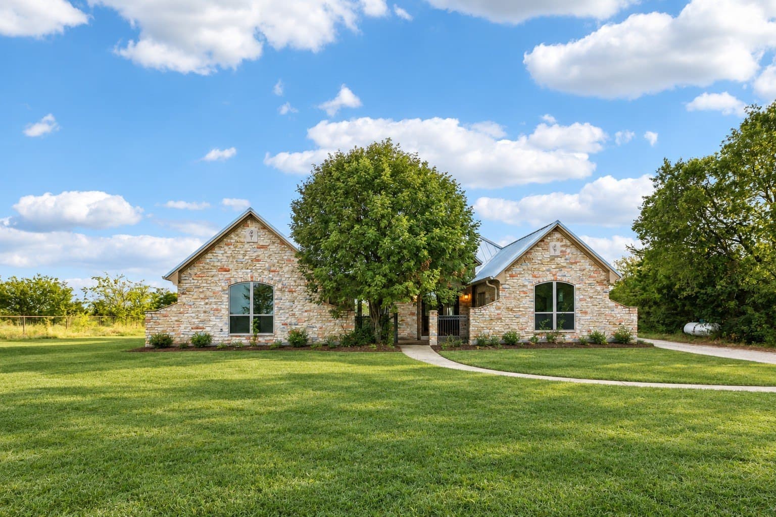 10 acres in Ellis County