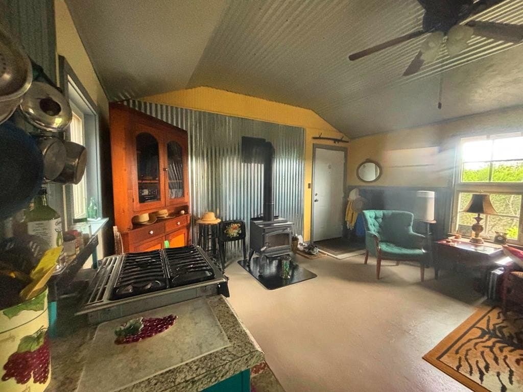 5.58 acres in Uvalde County gallery image 4