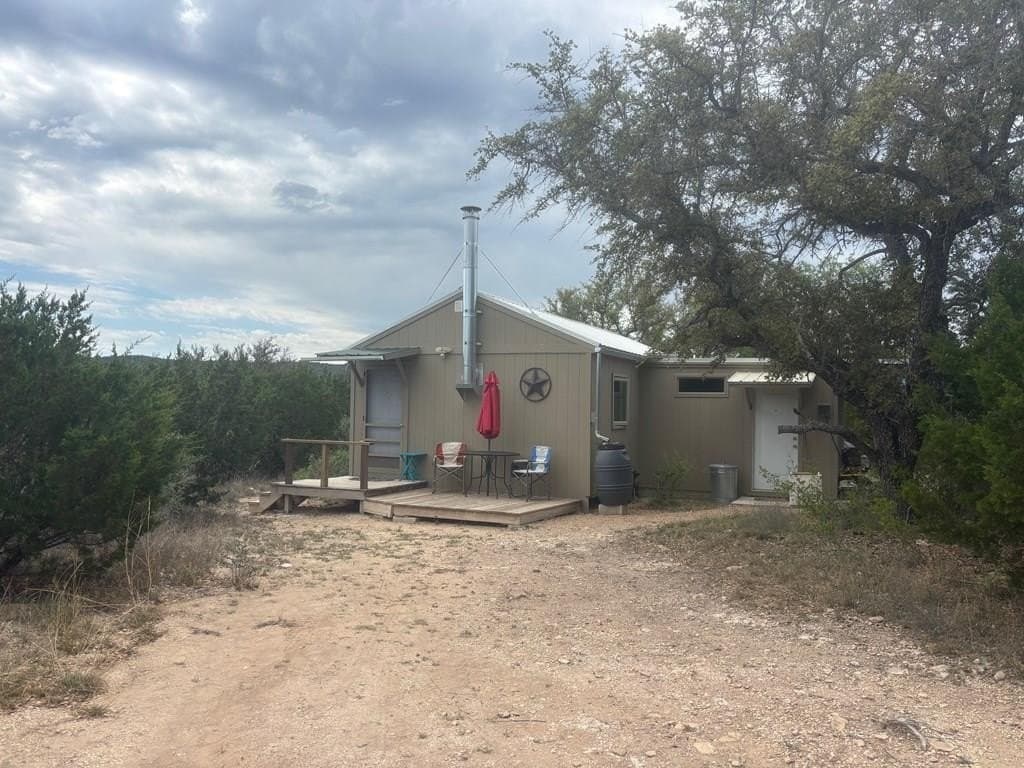 5.58 acres in Uvalde County