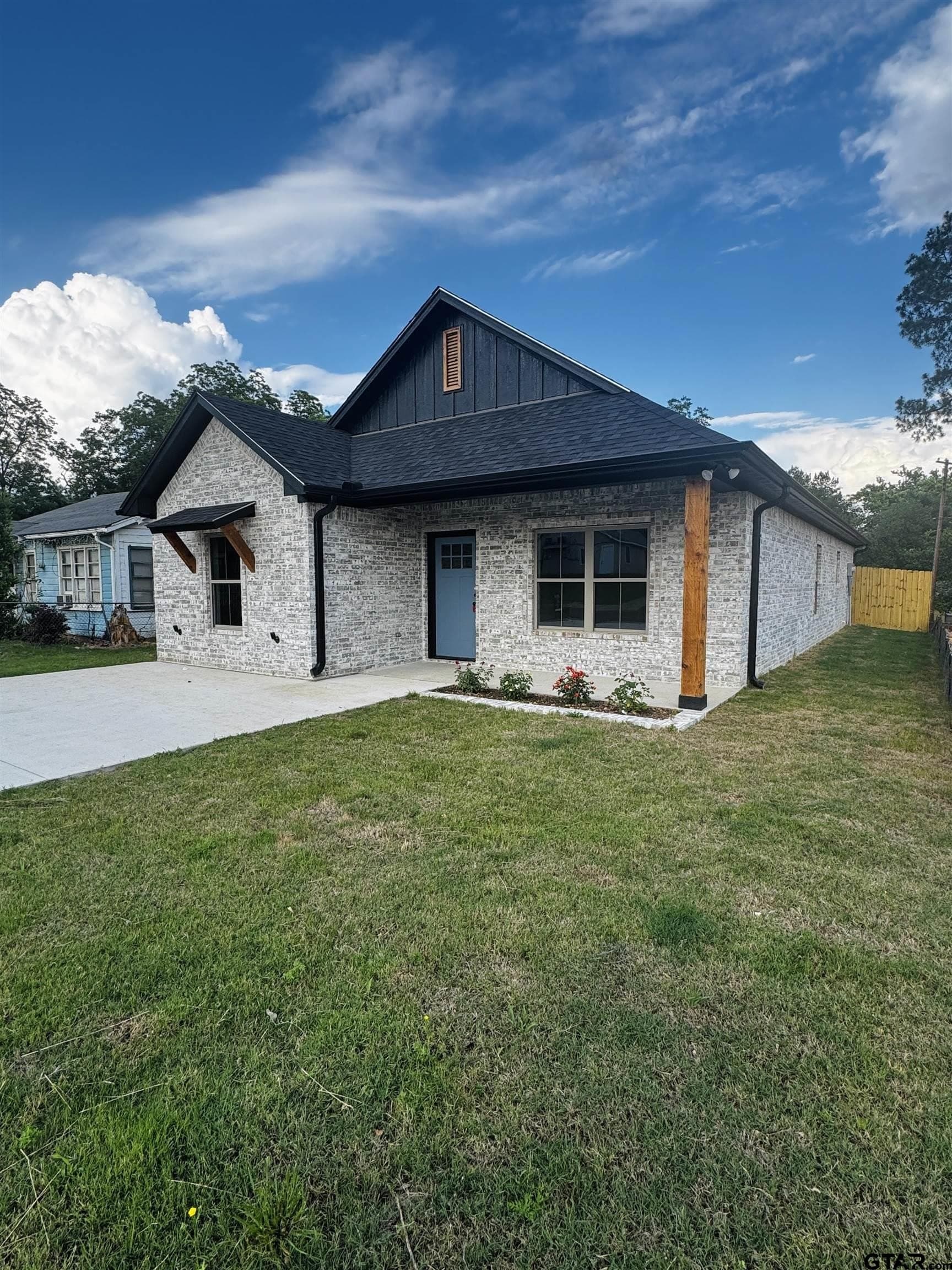 16 acres in Smith County