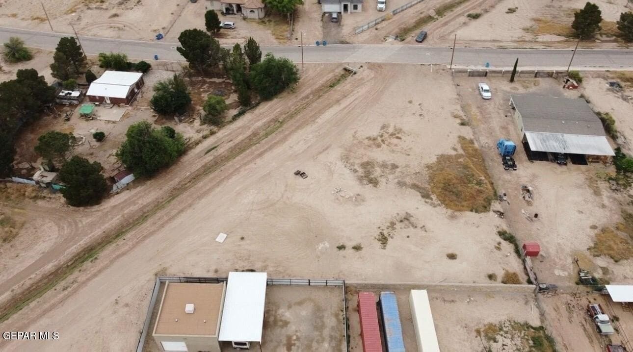 0.7 acres in El Paso County gallery image 3