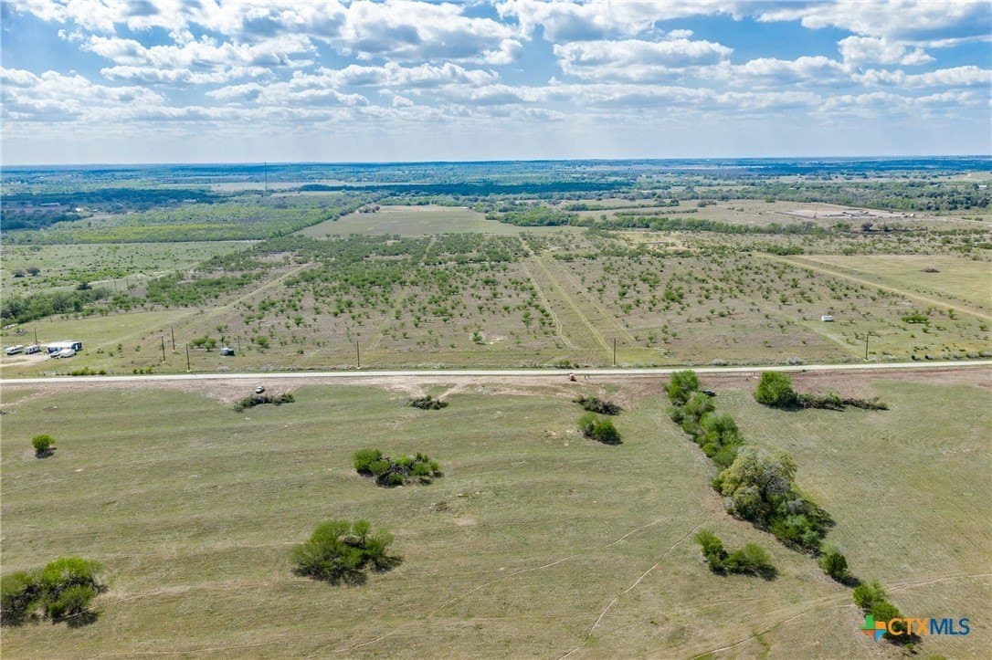 10.01 acres in DeWitt County gallery image 3