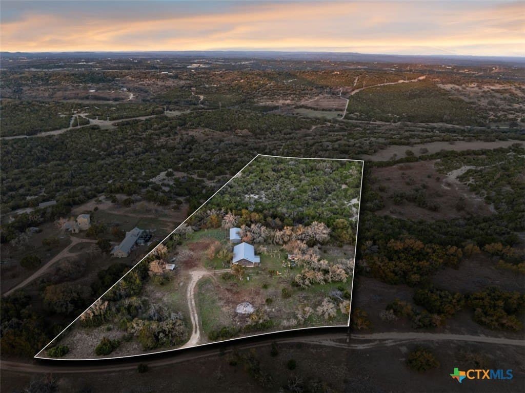 10 acres in Blanco County gallery image 3