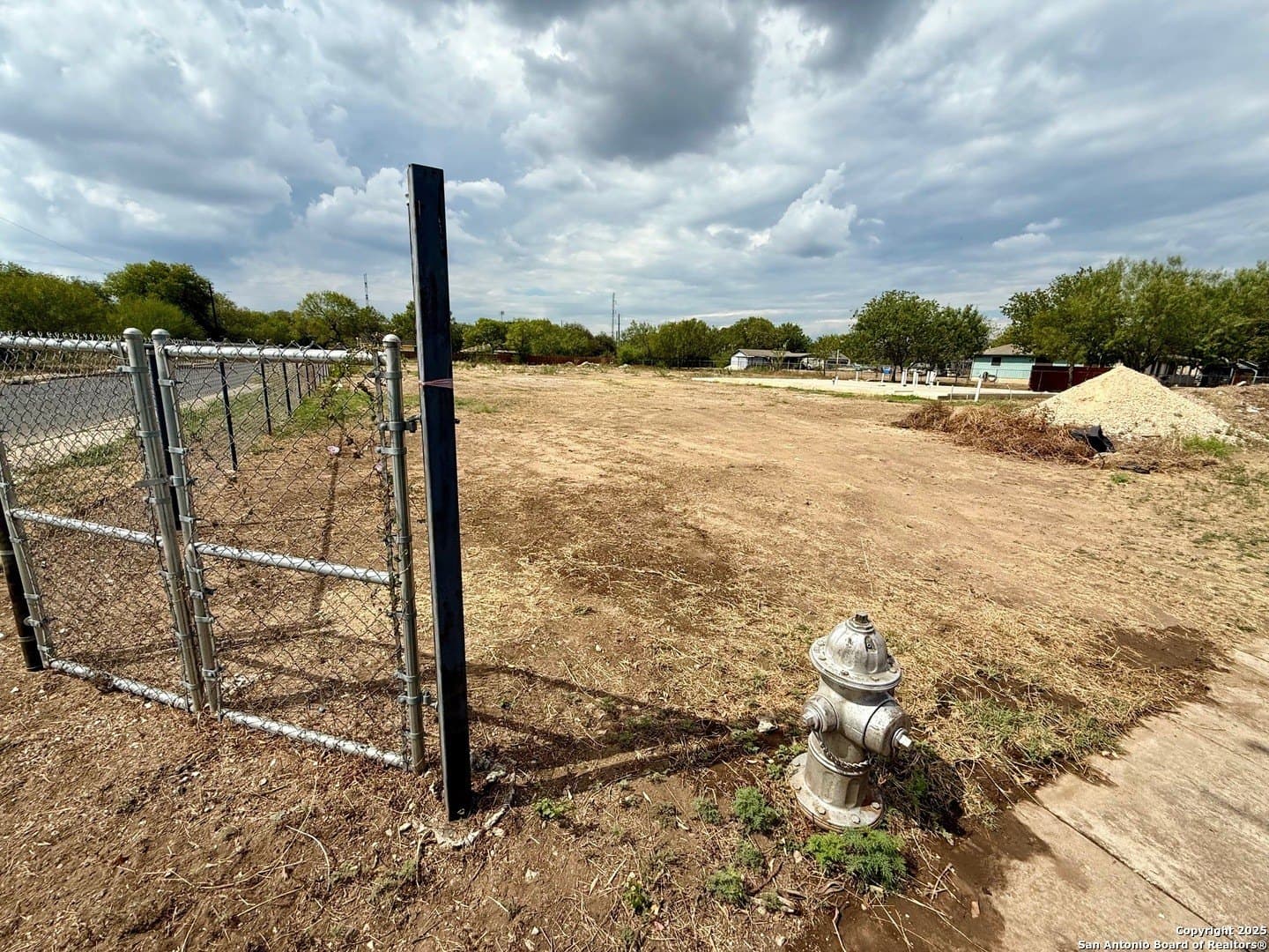 0.27 acres in Bexar County gallery image 3