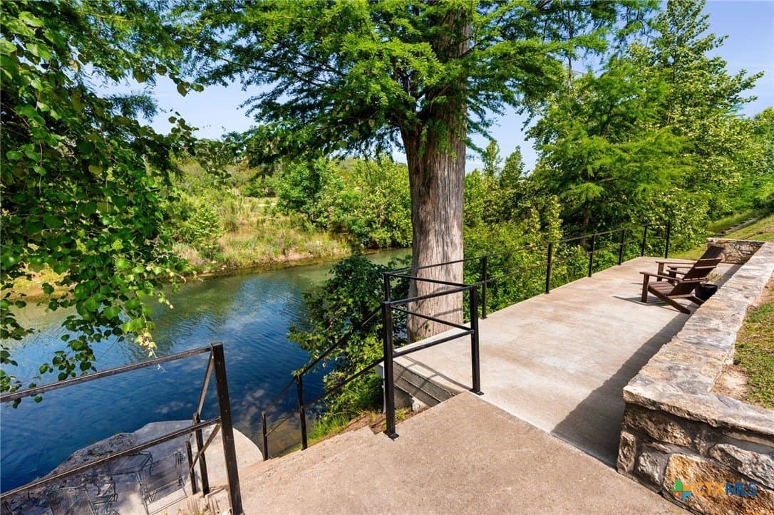 10.62 acres in Hays County gallery image 2