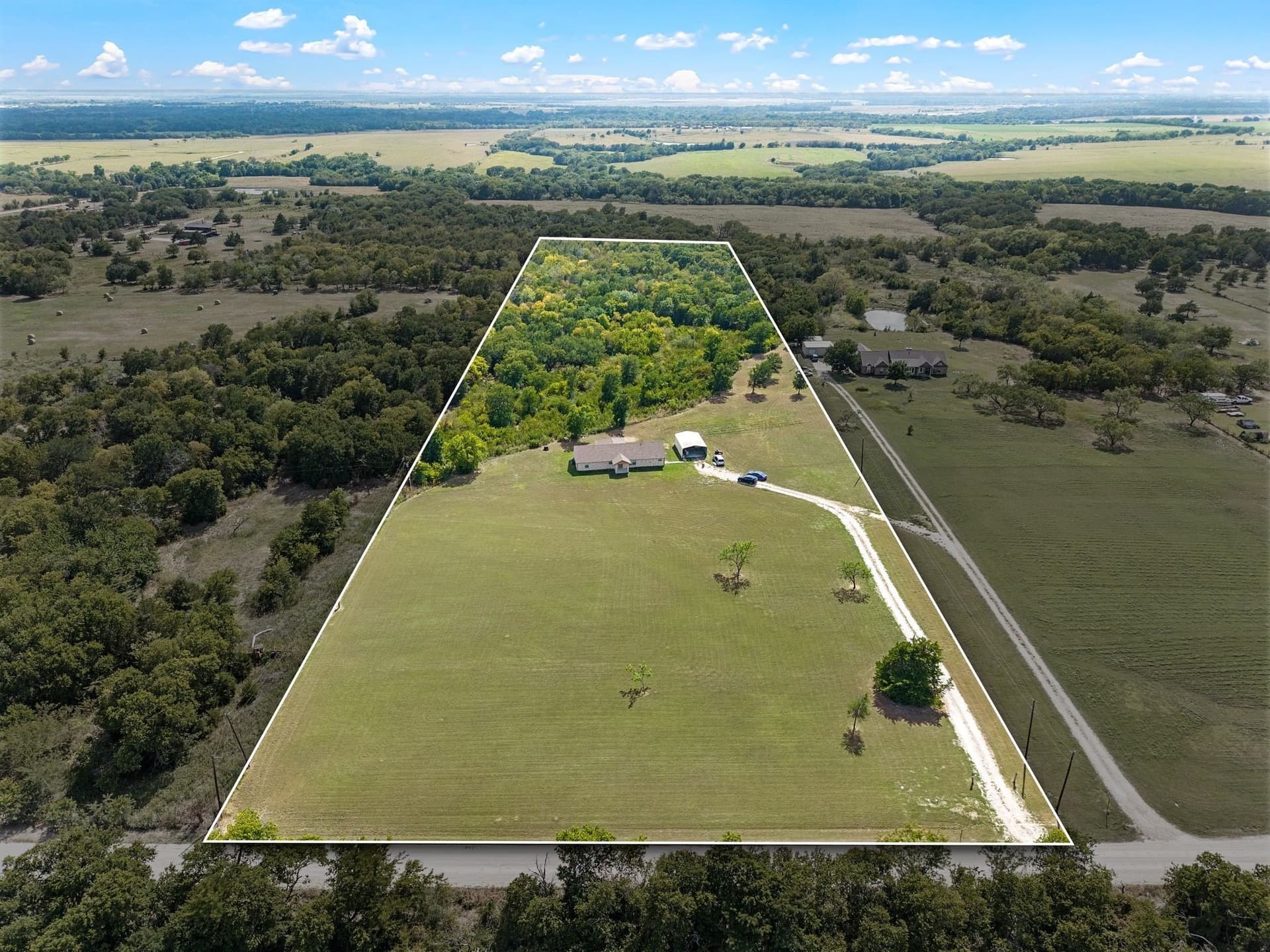 10.38 acres in Navarro County gallery image 3