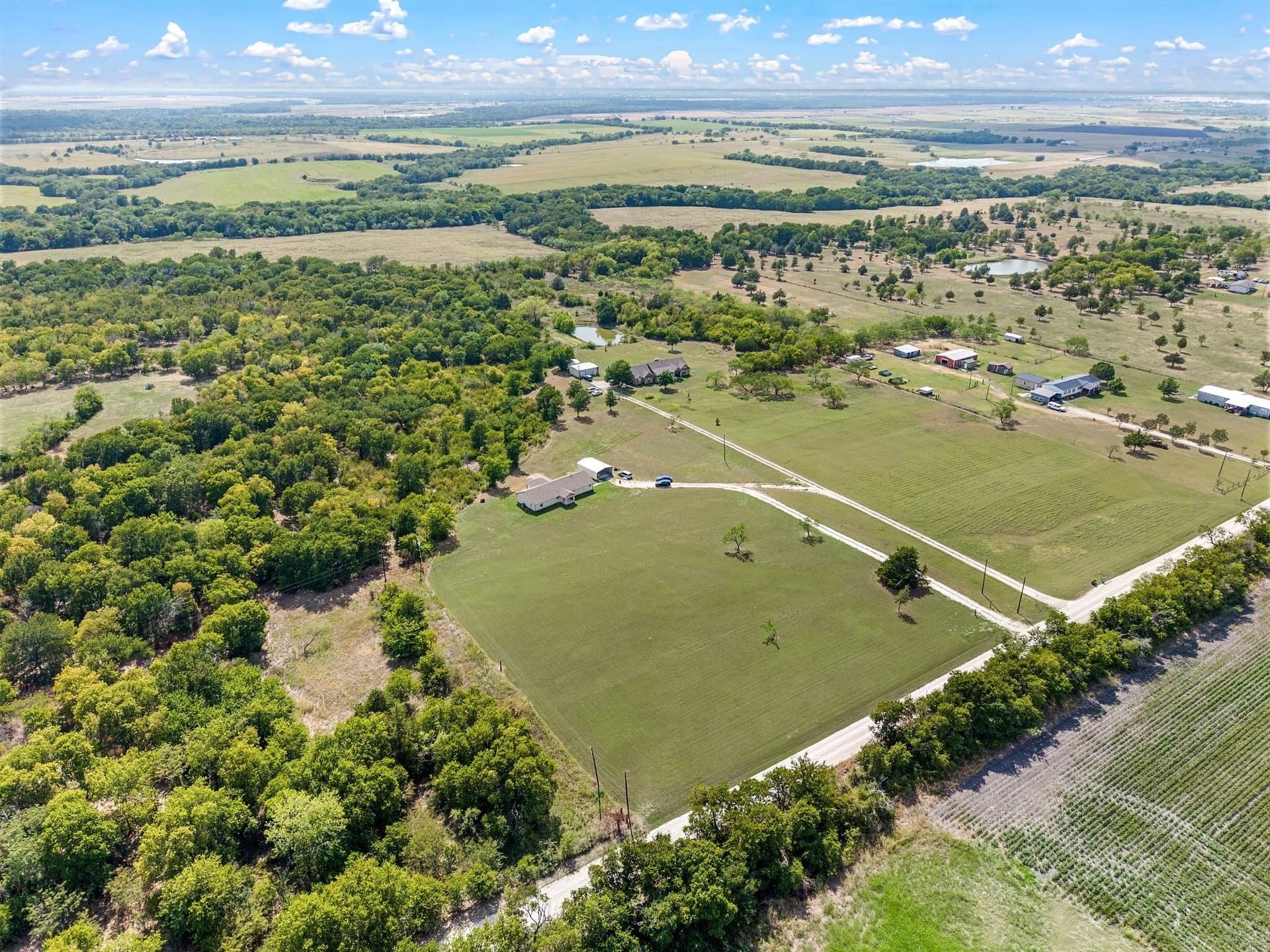 10.38 acres in Navarro County gallery image 4