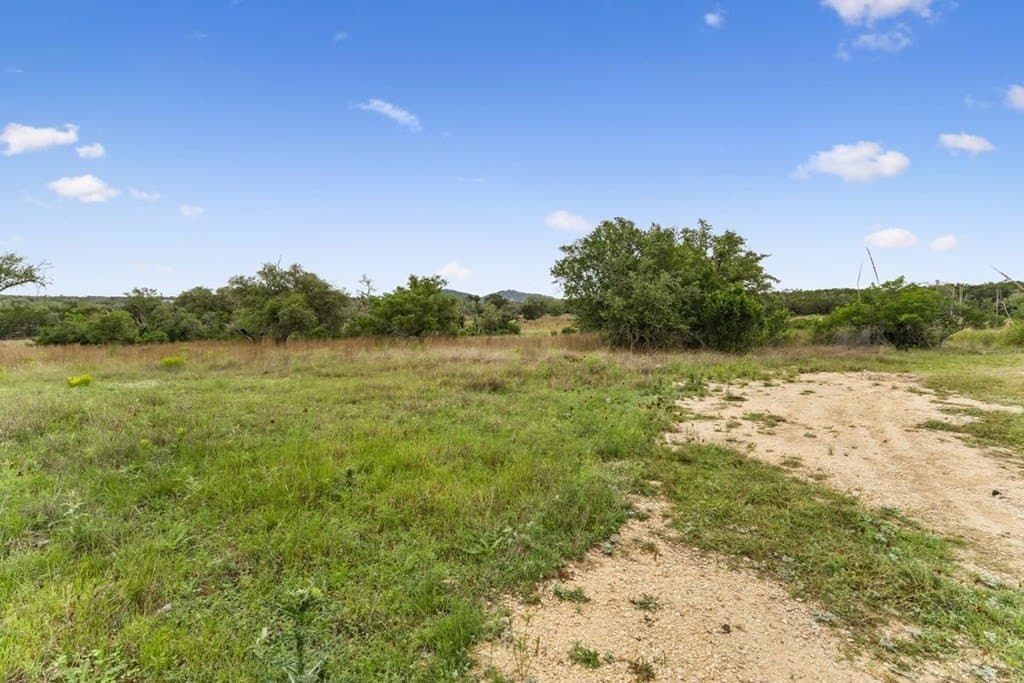 11.9 acres in Bandera County gallery image 4