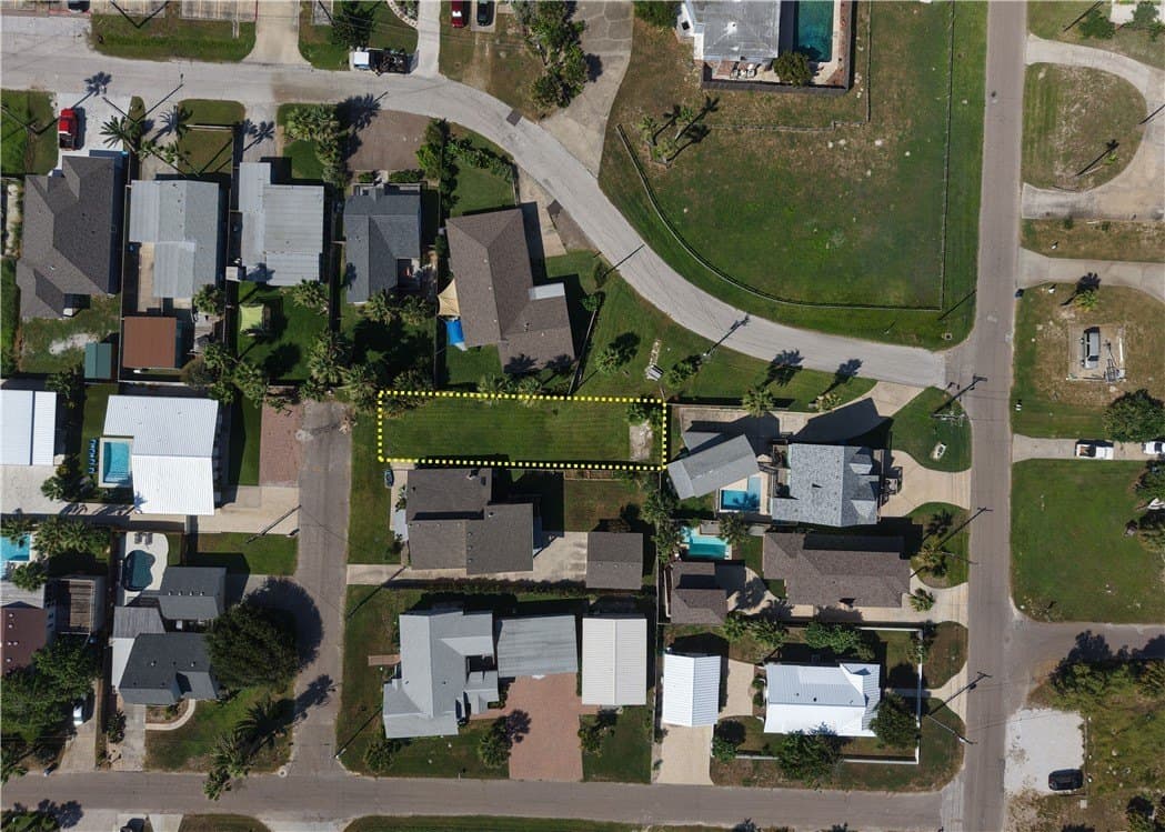 0.1 acres in Nueces County - photo 4