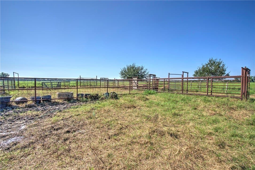 143 acres in Victoria County - photo 25