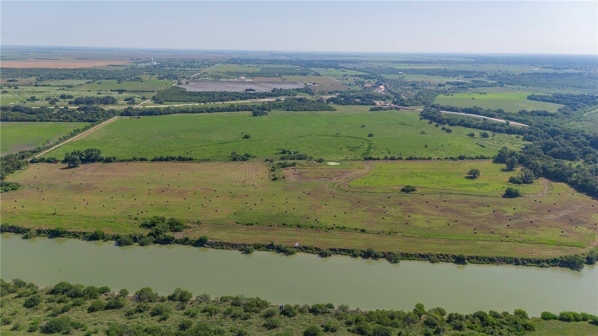 143 acres in Victoria County gallery image 4