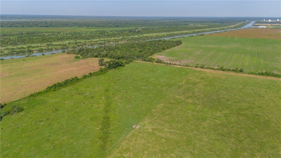 143 acres in Victoria County - photo 10