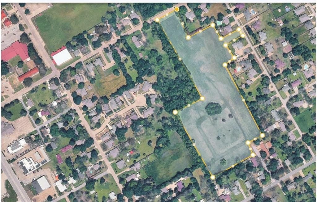 11.65 acres in Ellis County