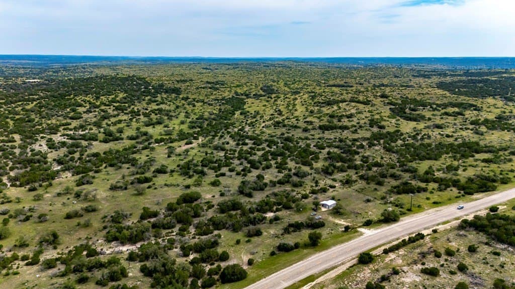 25.66 acres in Edwards County - photo 3