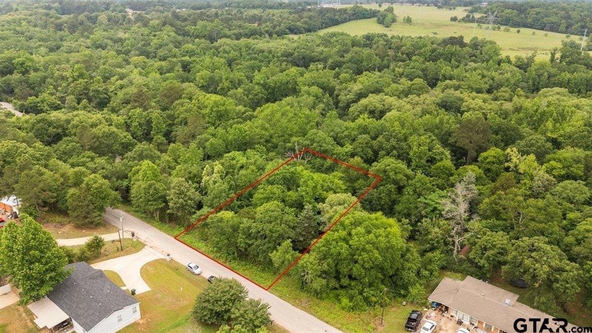 0.35 acres in Smith County