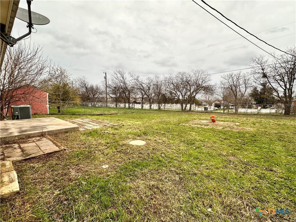 10 acres in Hays County - photo 3
