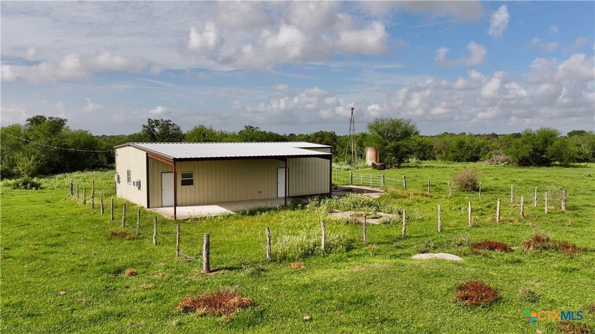 349.62 acres in Victoria County - photo 8