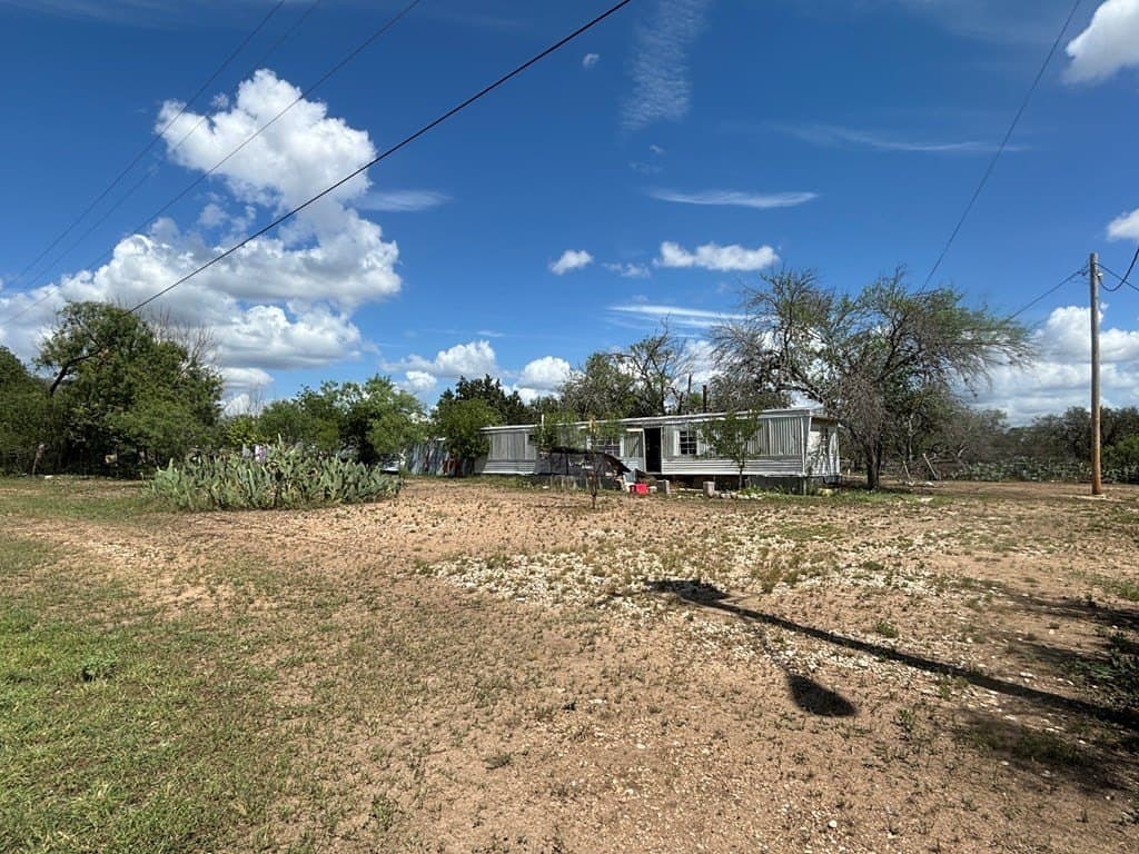 3.3 acres in Real County - photo 17