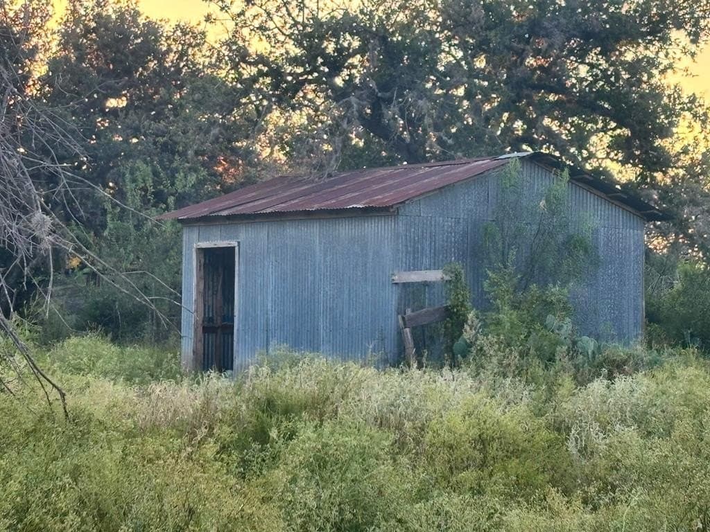 3.3 acres in Real County gallery image 3