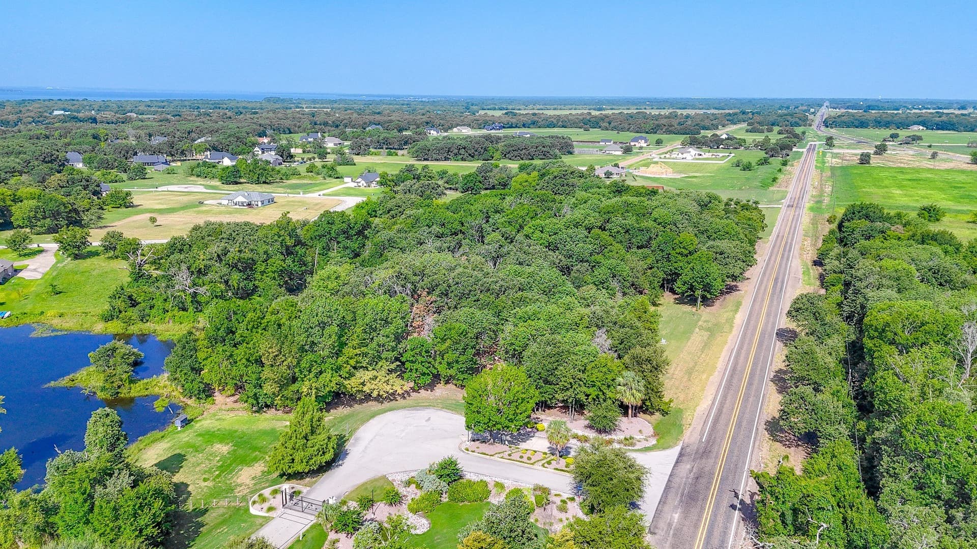 1.05 acres in Navarro County - photo 34
