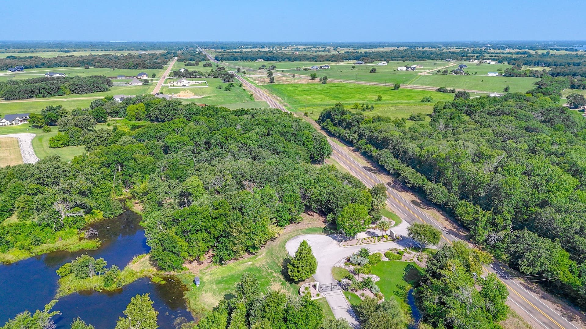 1.05 acres in Navarro County - photo 32