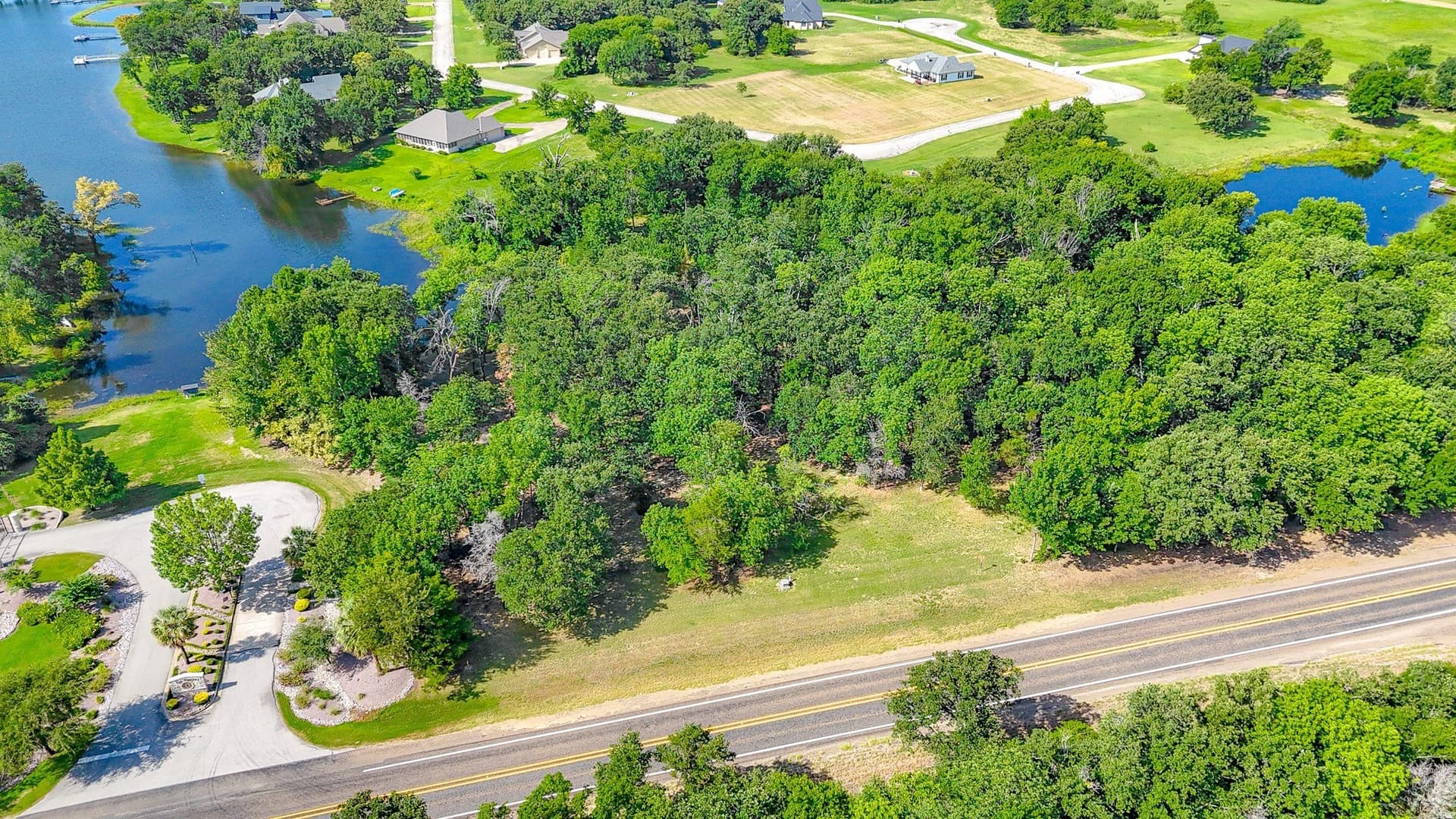 1.05 acres in Navarro County - photo 3