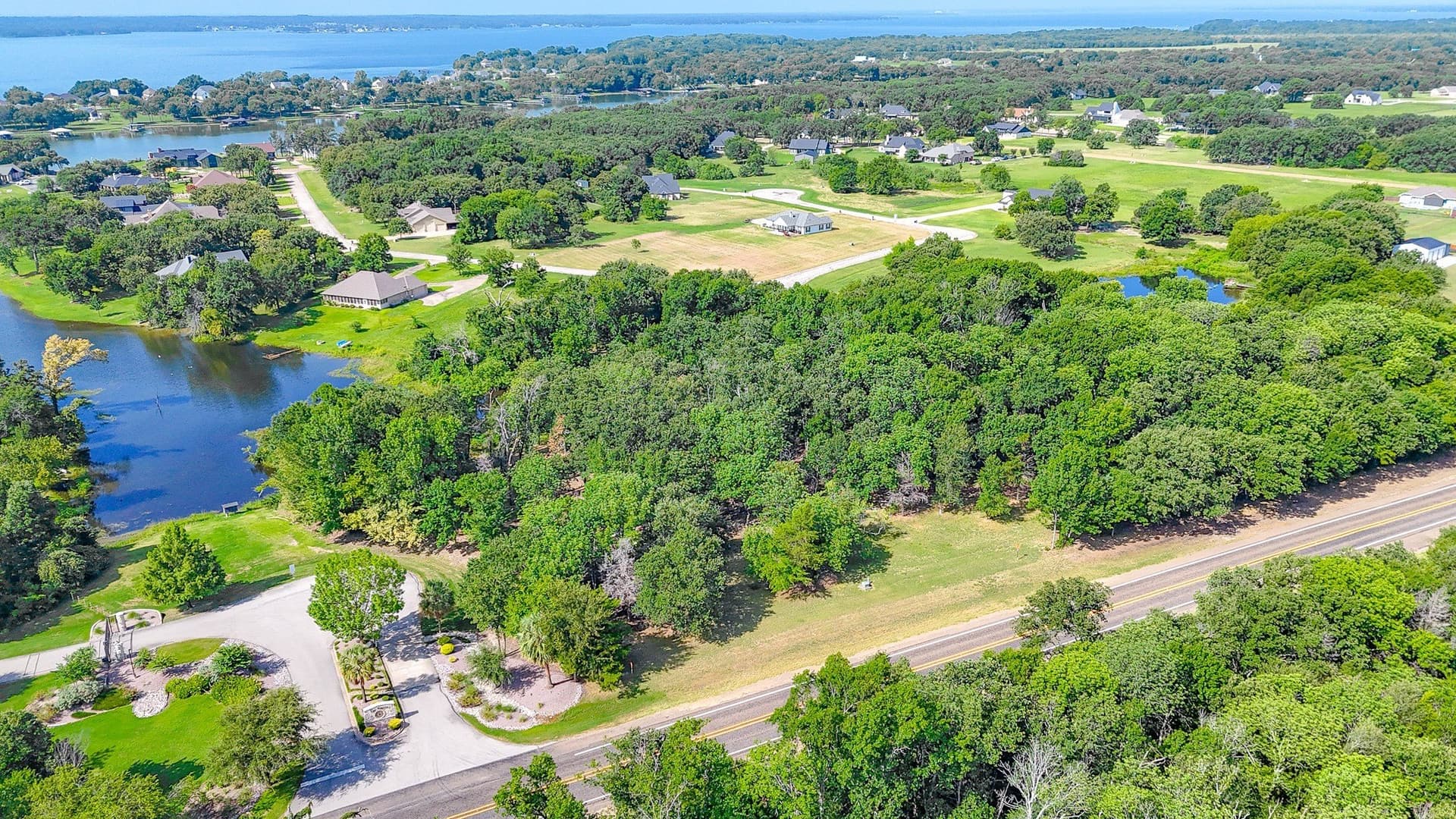 1.05 acres in Navarro County - photo 36