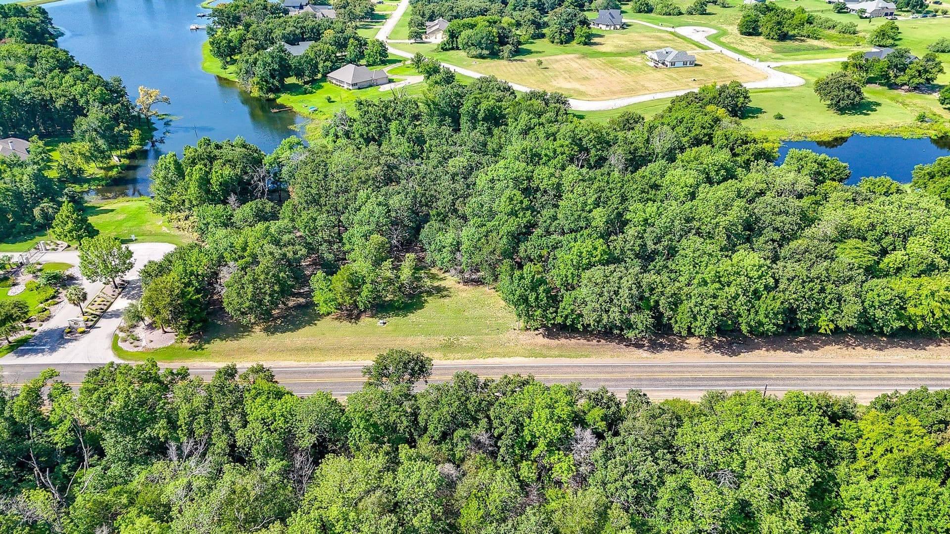 1.05 acres in Navarro County - photo 2