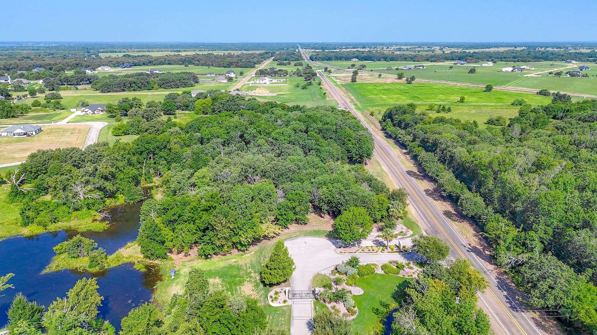 1.05 acres in Navarro County - photo 33