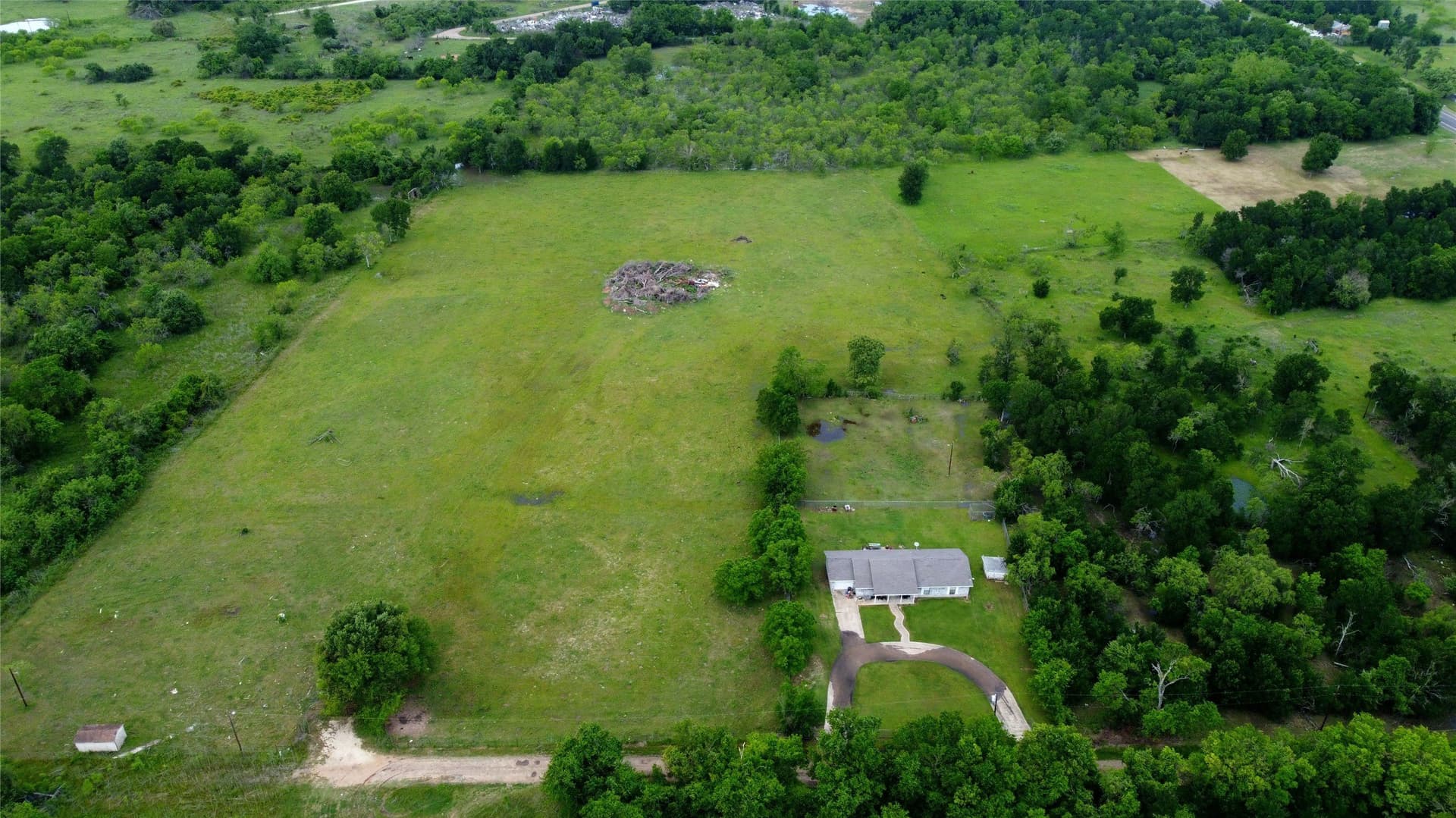 8 acres in Falls County gallery image 4