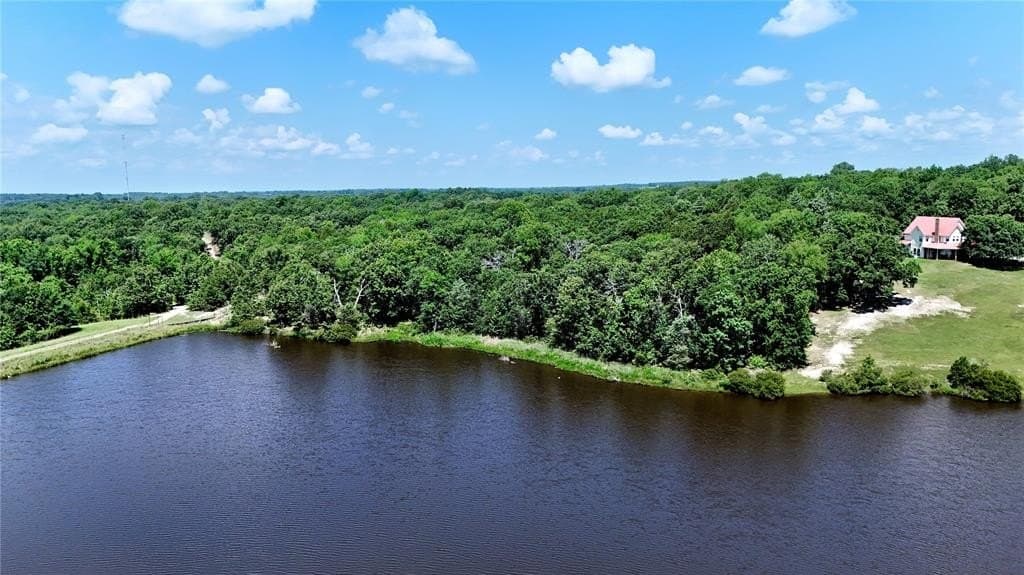 6.66 acres in Henderson County