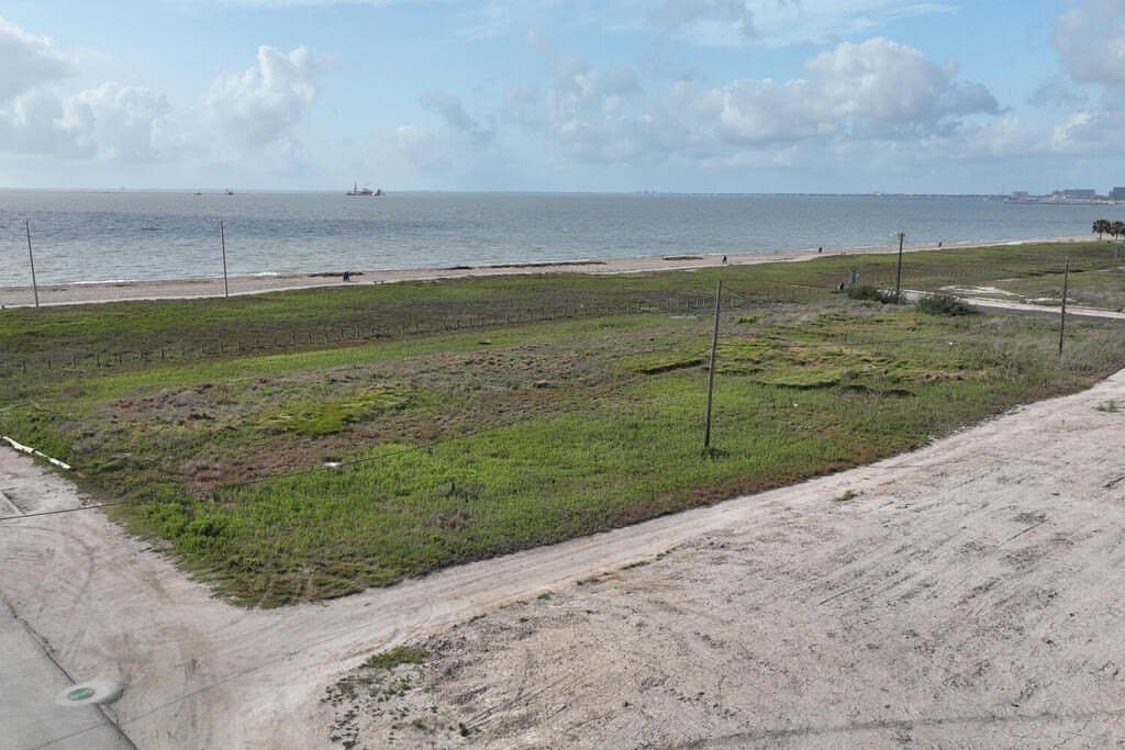 0.6 acres in Nueces County - photo 3
