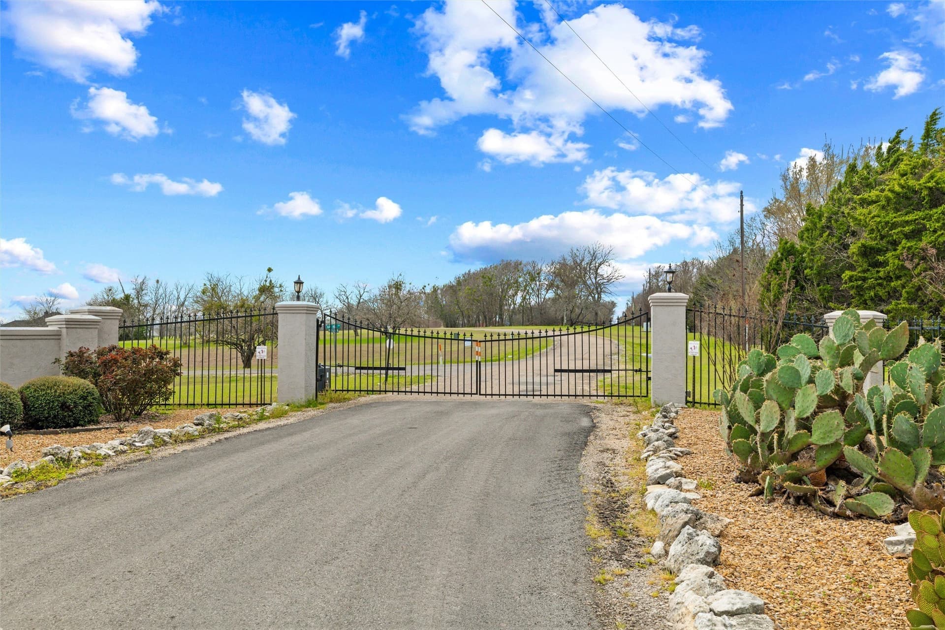 0.87 acres in Navarro County - photo 32