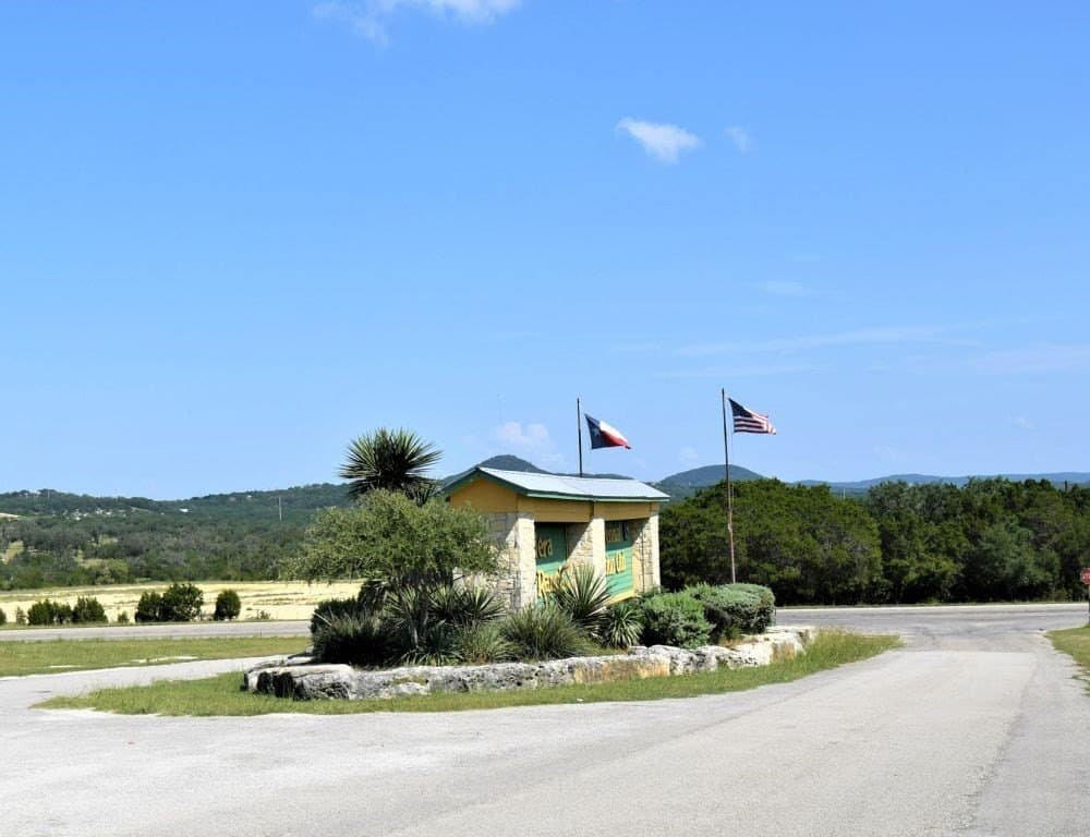 0.65 acres in Bandera County - photo 2